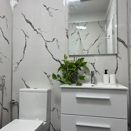 Apartman S8 Downtown With Optional Garage *